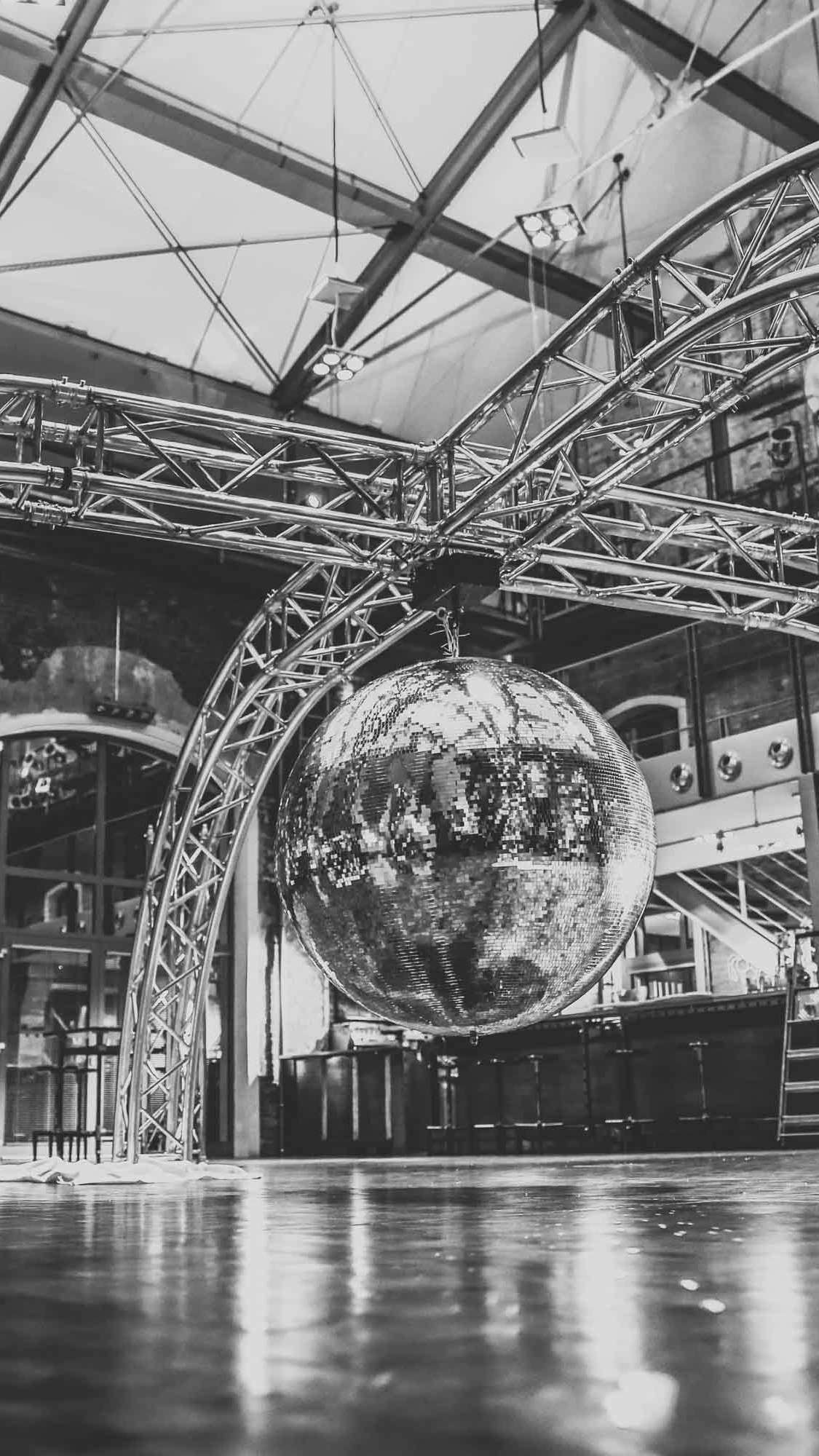 Klangfein - Lichttechnik | Lightshow | Traversen | Truss | Traversentechnik | Beleuchtung | Ambiente | Spot | LED | Akku| Mobil | Messe | Event | Buchen| Mieten | Anfrage | Dry-Hire | Hannover