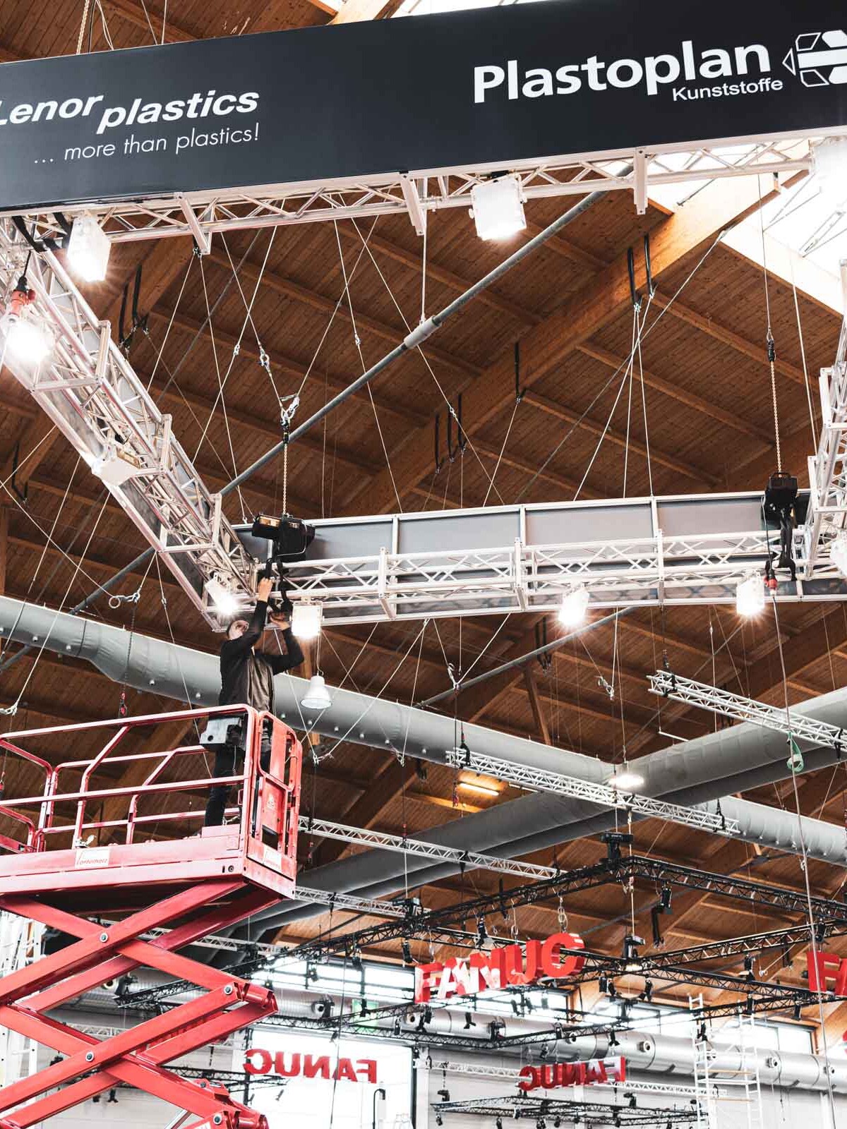 Messebau | Bühnentechnik | Traversen | Systeme | Beleuchtung | Messestand | Messetechnik | Rigging | Standbau | Systembau | Messeauftritte