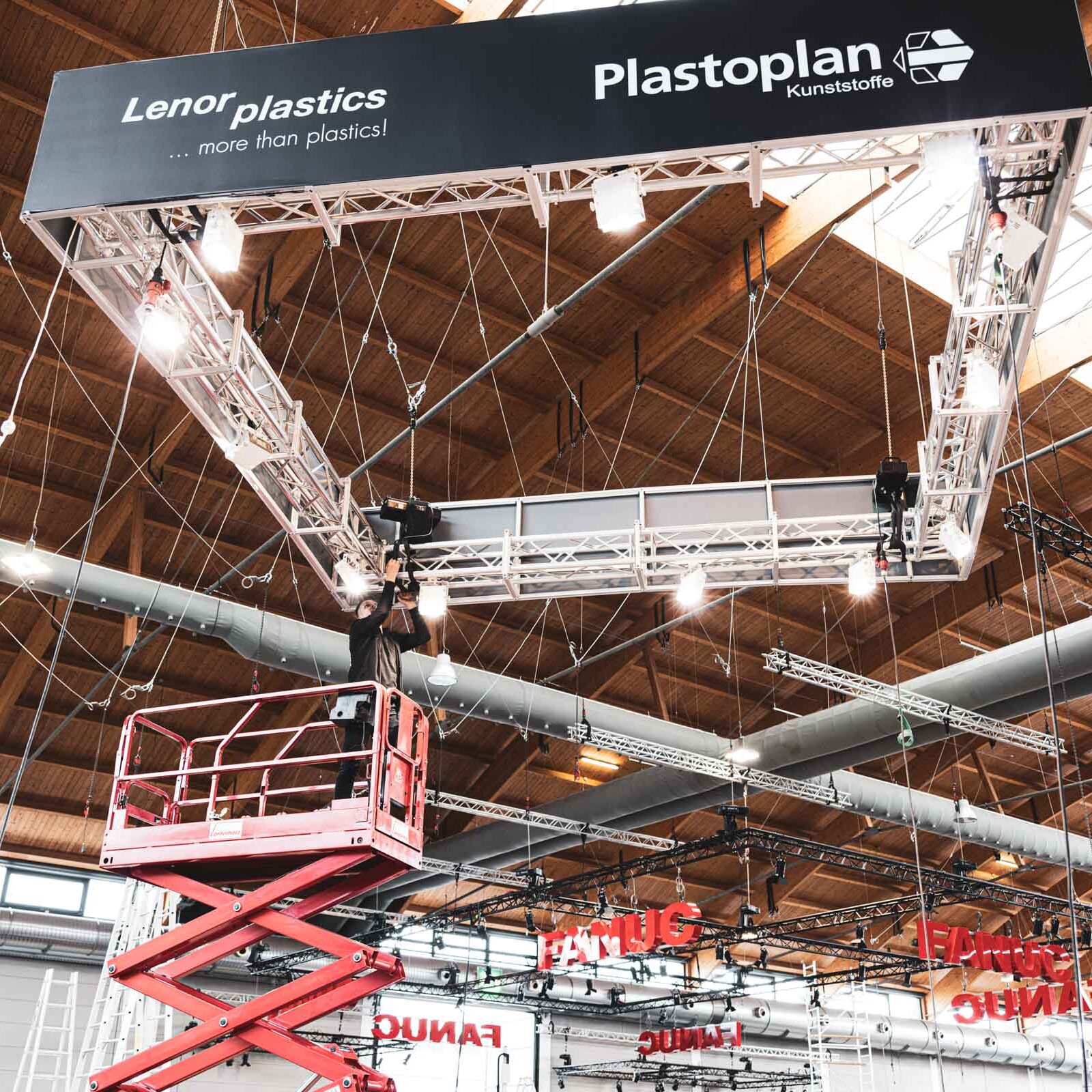 Messebau | Bühnentechnik | Messeauftritte | Traversen | Systeme | Beleuchtung | Messestand | Messetechnik | Rigging | Standbau | Systembau