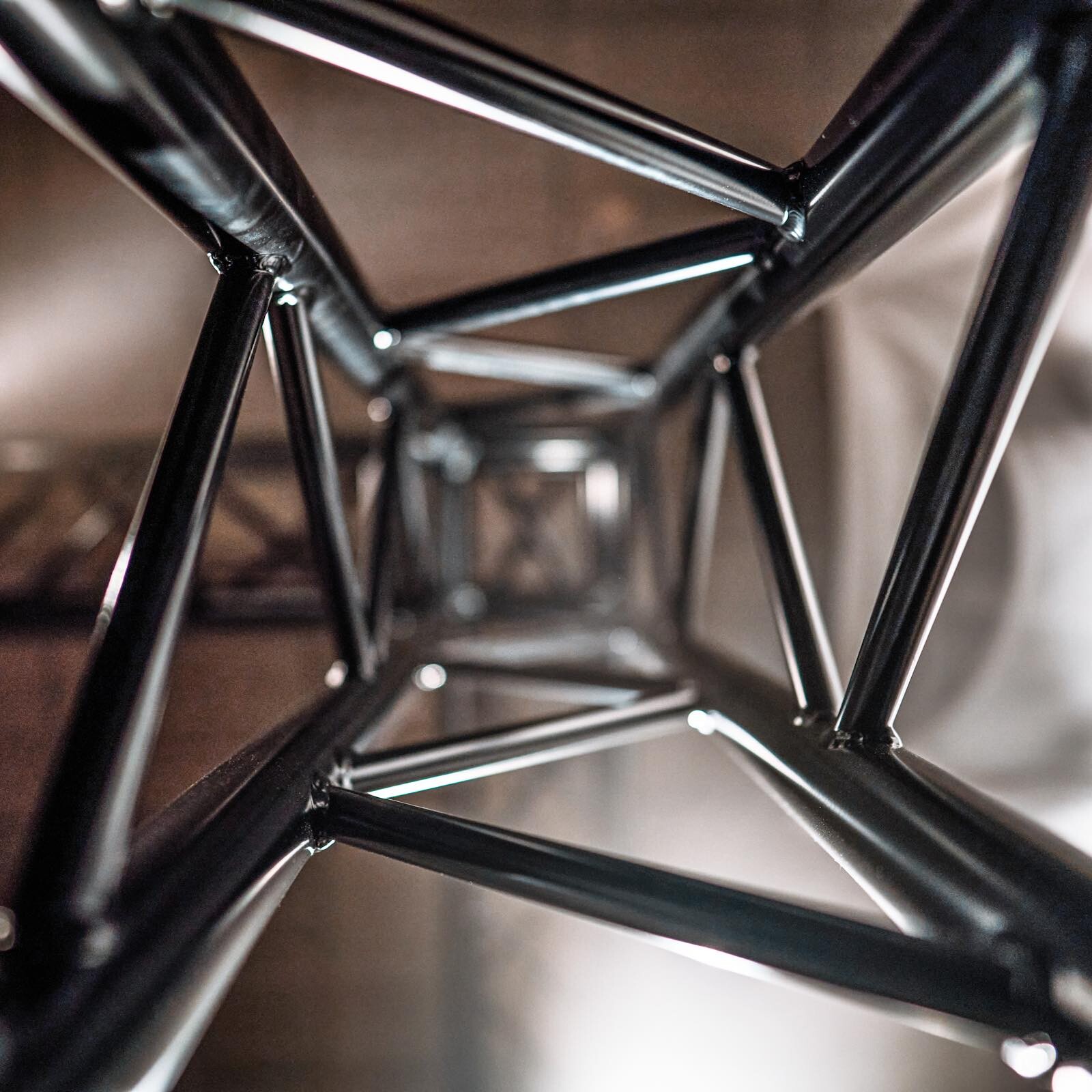 Detail einer schwarzen Aluminium Traverse f&uuml;r Veranstaltungstechnik